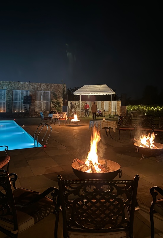 Sariska Safari Lodge - pool side bon fire